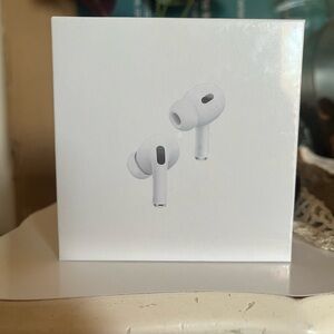 Apple Earphones with Magnetic Charging Case